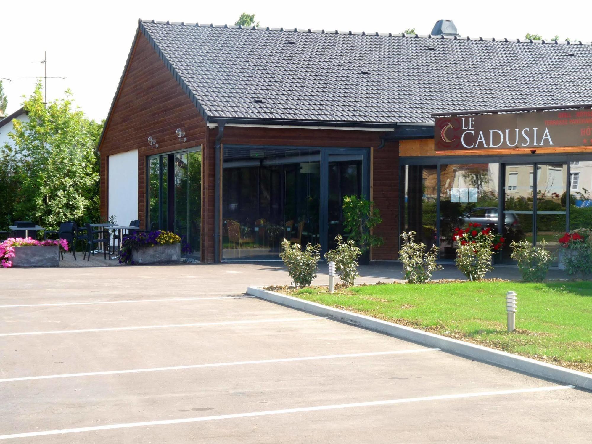 Hotel Logis Le Cadusia Chaource Exterior foto